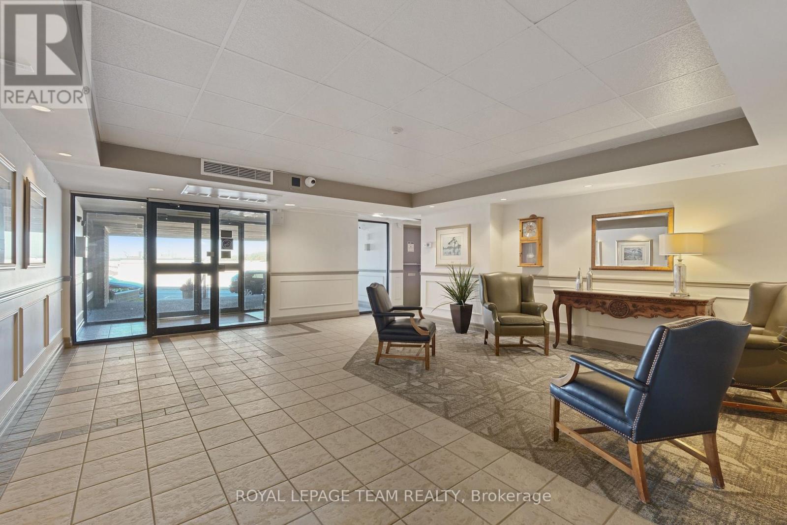 413 - 1599 Lassiter Terrace, Ottawa, Ontario  K1J 8R6 - Photo 4 - X12452628