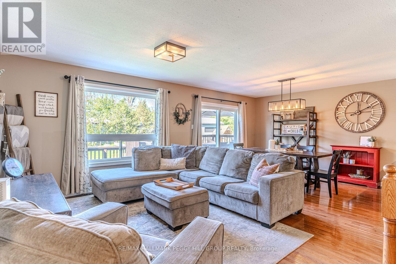 20 Rosemarie Drive, Oro-Medonte, Ontario  L0L 1T0 - Photo 5 - S12452577