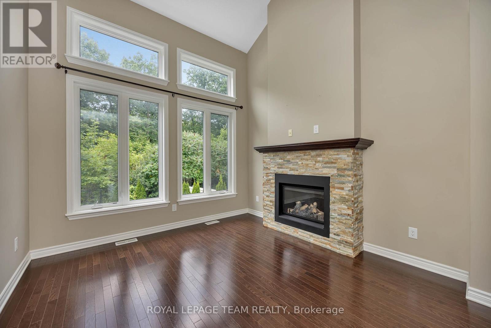 880 Fletcher Circle, Ottawa, Ontario  K2T 0B8 - Photo 6 - X12451253