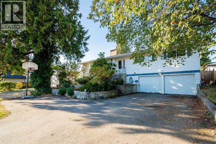 845 Smith Avenue, Coquitlam, British Columbia  V3J 2X4 - Photo 2 - R3056766