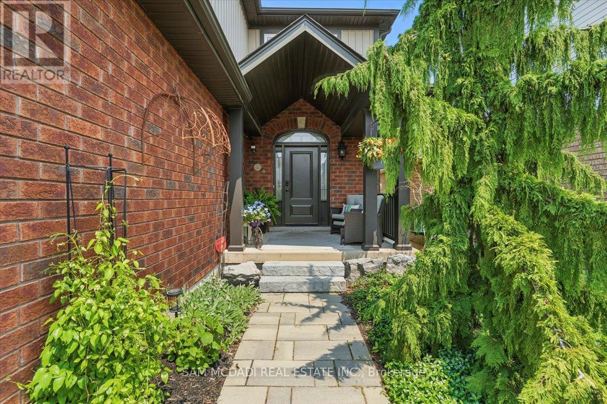 3 Maude Court, Orangeville, Ontario  L9W 0A3 - Photo 2 - W12452438