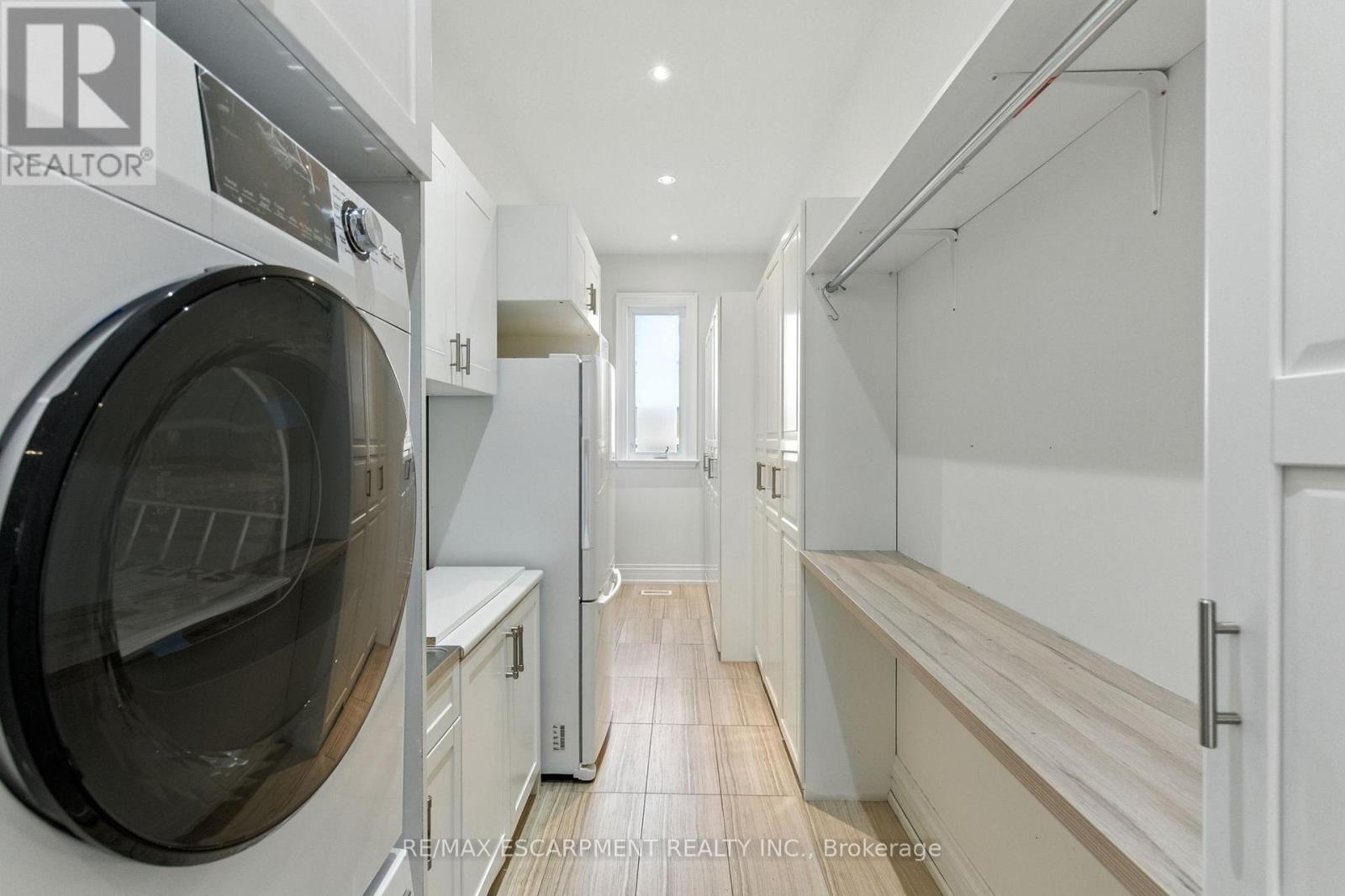 1499 Trotwood Avenue, Mississauga, Ontario  L5G 3Z8 - Photo 19 - W12452461