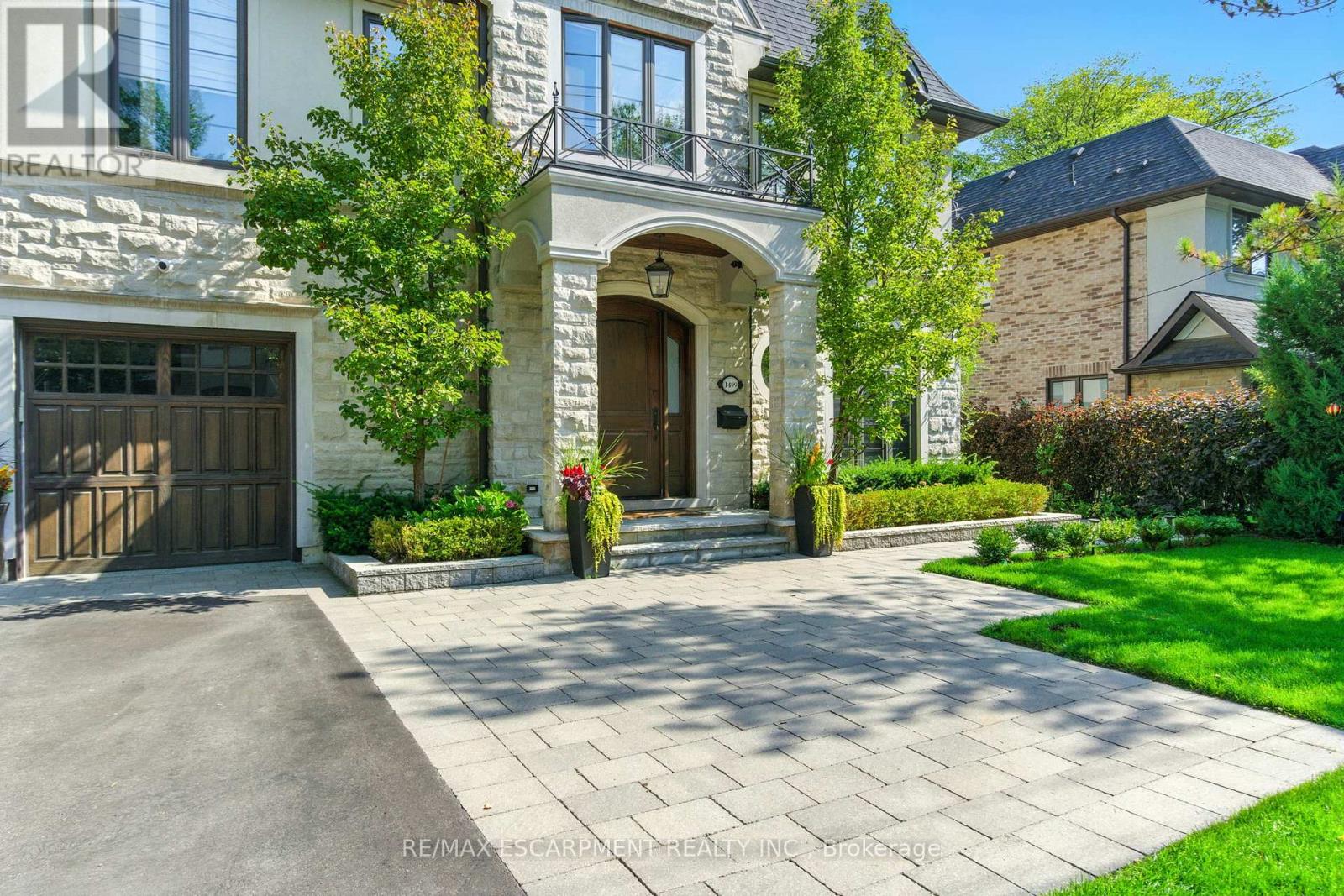 1499 Trotwood Avenue, Mississauga, Ontario  L5G 3Z8 - Photo 2 - W12452461
