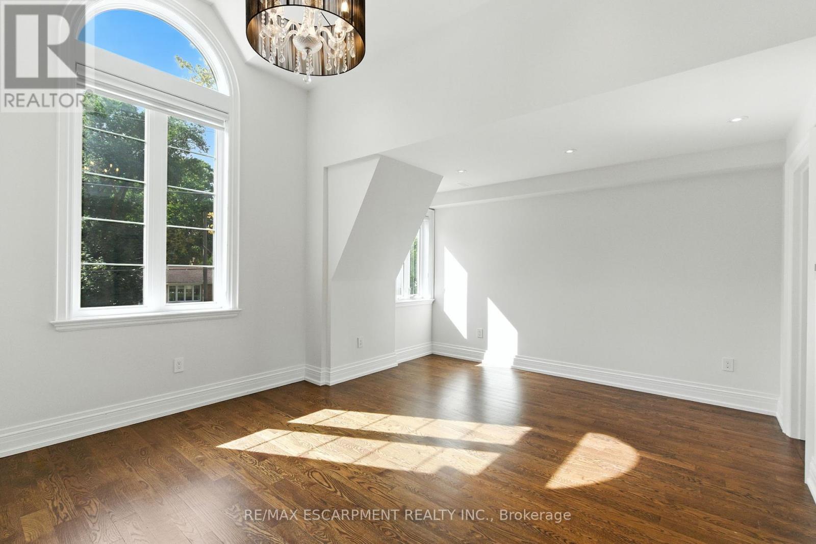 1499 Trotwood Avenue, Mississauga, Ontario  L5G 3Z8 - Photo 37 - W12452461