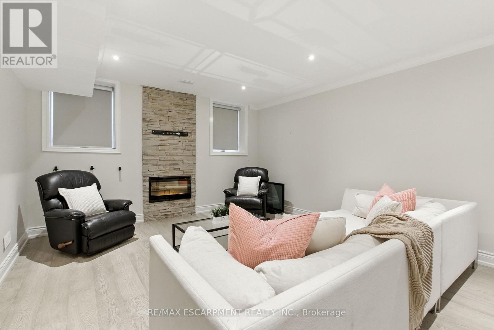 1499 Trotwood Avenue, Mississauga, Ontario  L5G 3Z8 - Photo 43 - W12452461