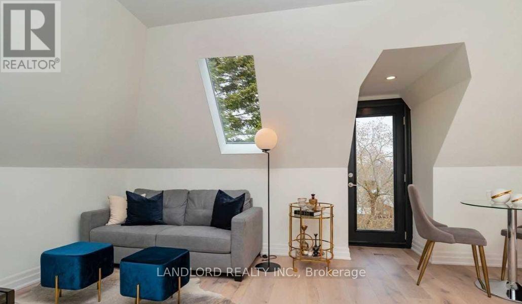 3 - 121 Sorauren Avenue, Toronto, Ontario  M6R 2E3 - Photo 5 - W12452467