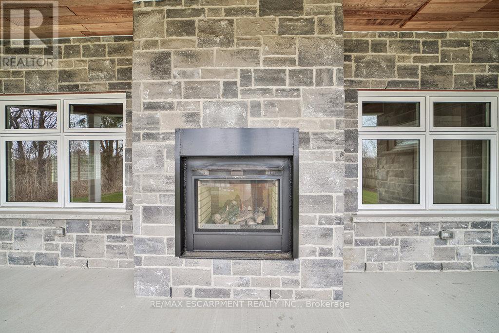 6121 Guelph Line, Burlington, Ontario  L7P 0A6 - Photo 5 - W12452491