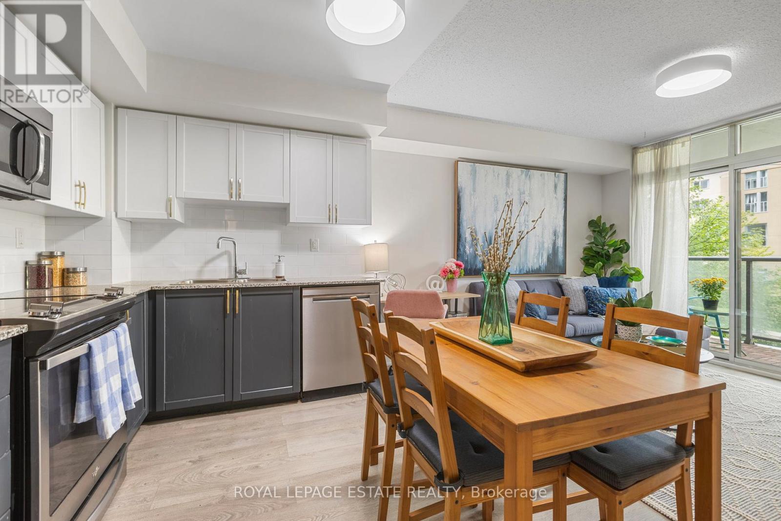206 - 816 Lansdowne Avenue, Toronto, Ontario  M6H 4K6 - Photo 4 - W12452500