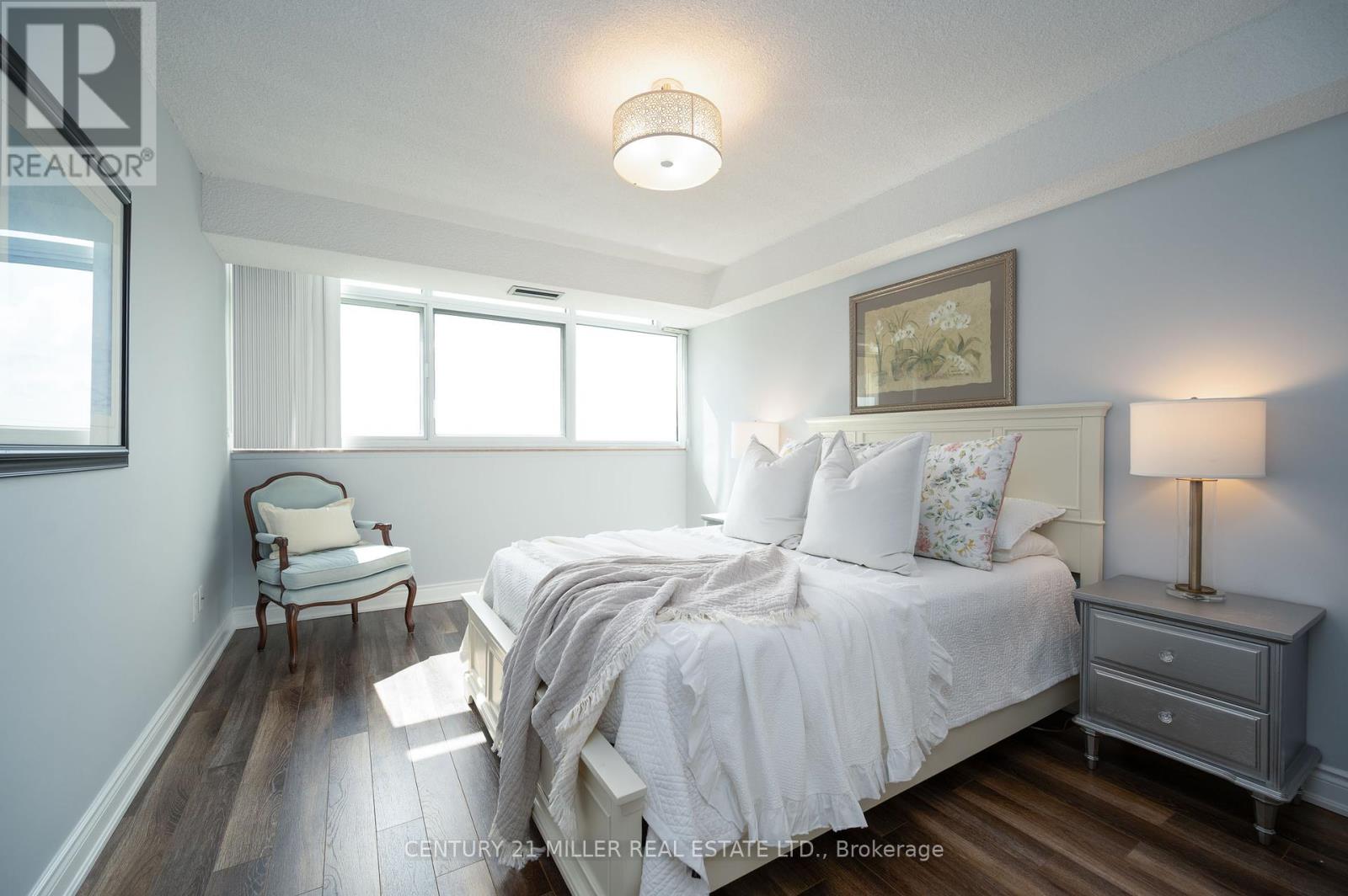 804 - 1359 White Oaks Boulevard, Oakville, Ontario  L6H 2R8 - Photo 15 - W12452515