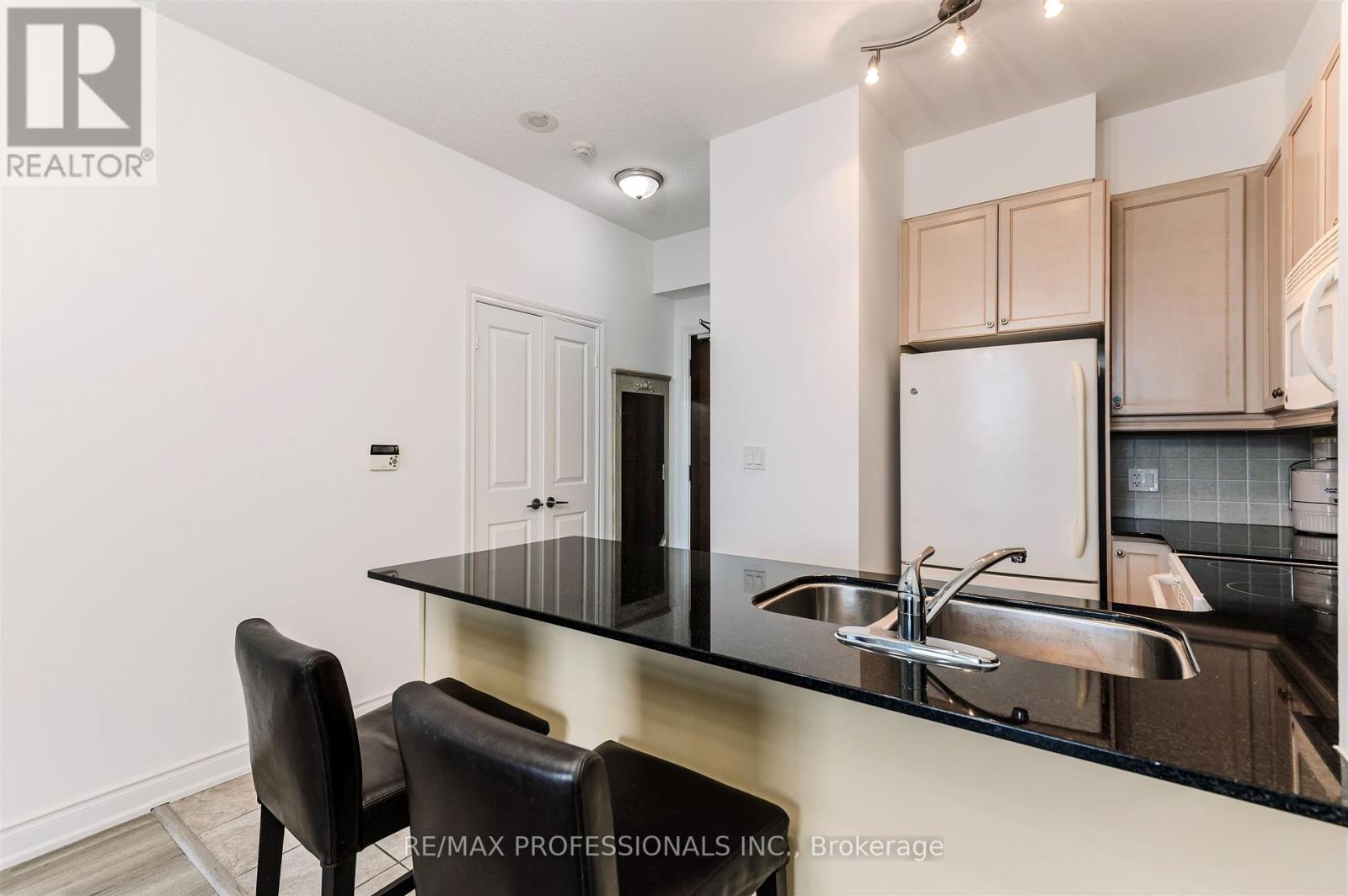 507 - 25 Earlington Avenue, Toronto, Ontario  M8X 3A3 - Photo 10 - W12452516