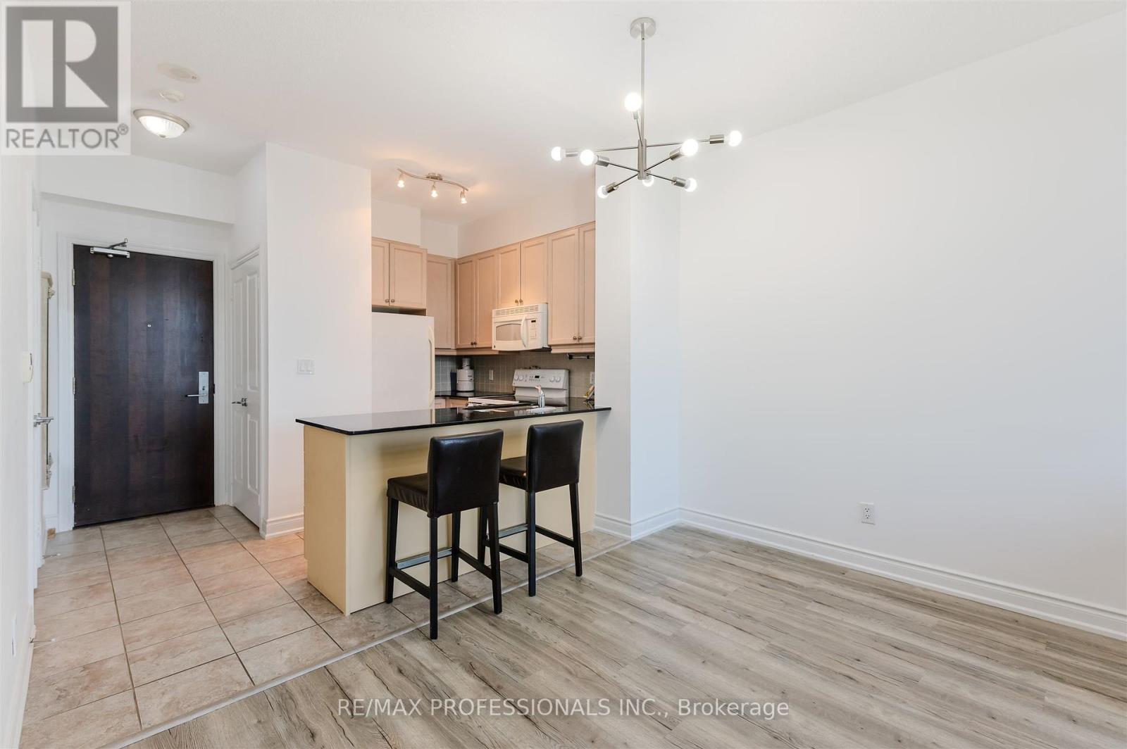 507 - 25 Earlington Avenue, Toronto, Ontario  M8X 3A3 - Photo 6 - W12452516