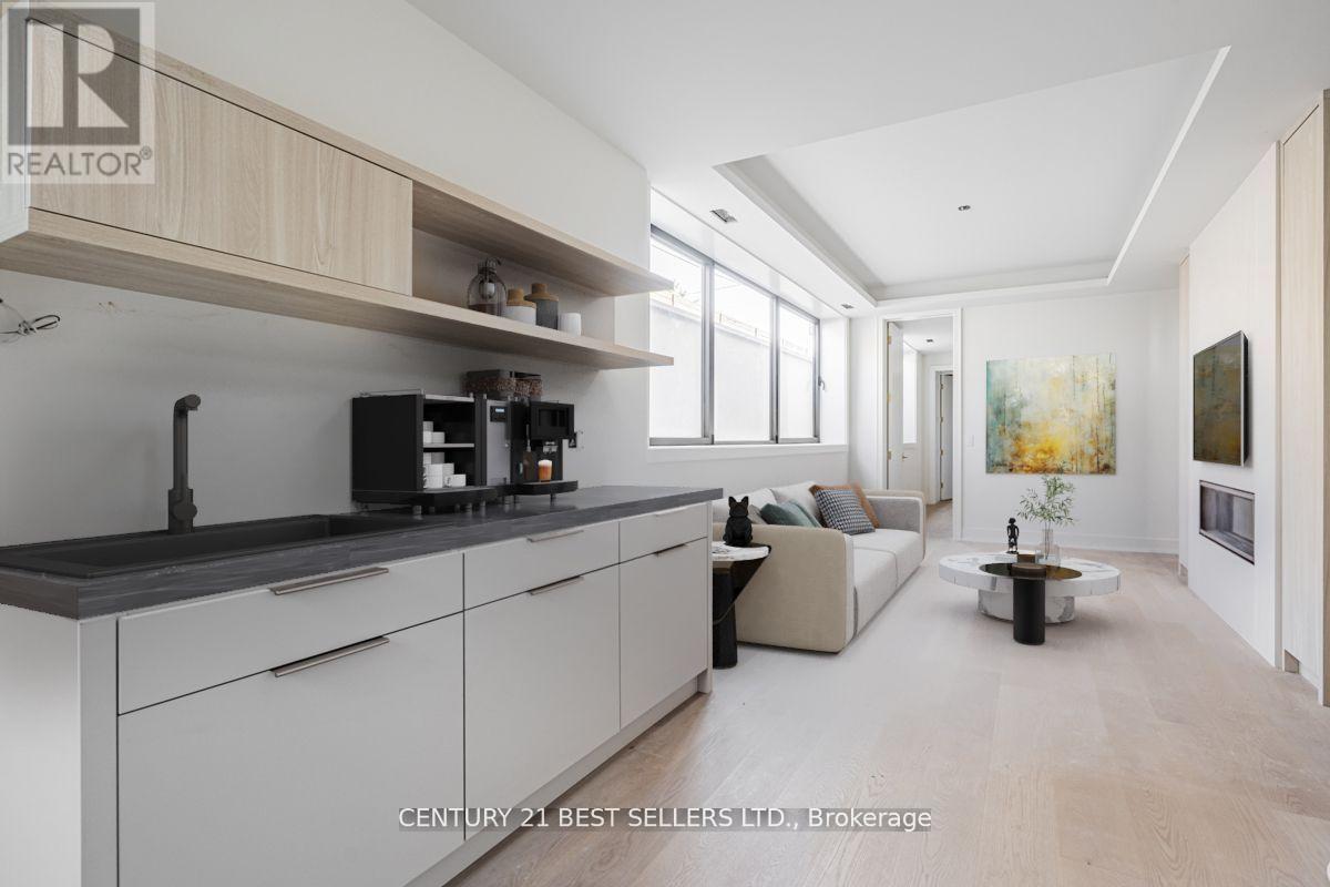 739 Ebony Avenue, Mississauga, Ontario  L5E 1V9 - Photo 12 - W12452574