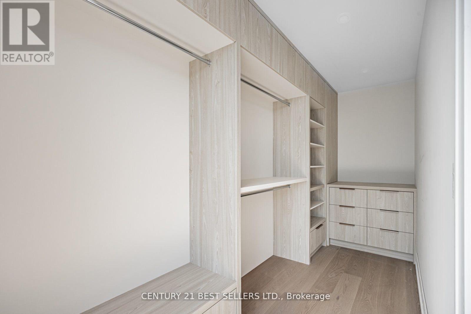 739 Ebony Avenue, Mississauga, Ontario  L5E 1V9 - Photo 17 - W12452574