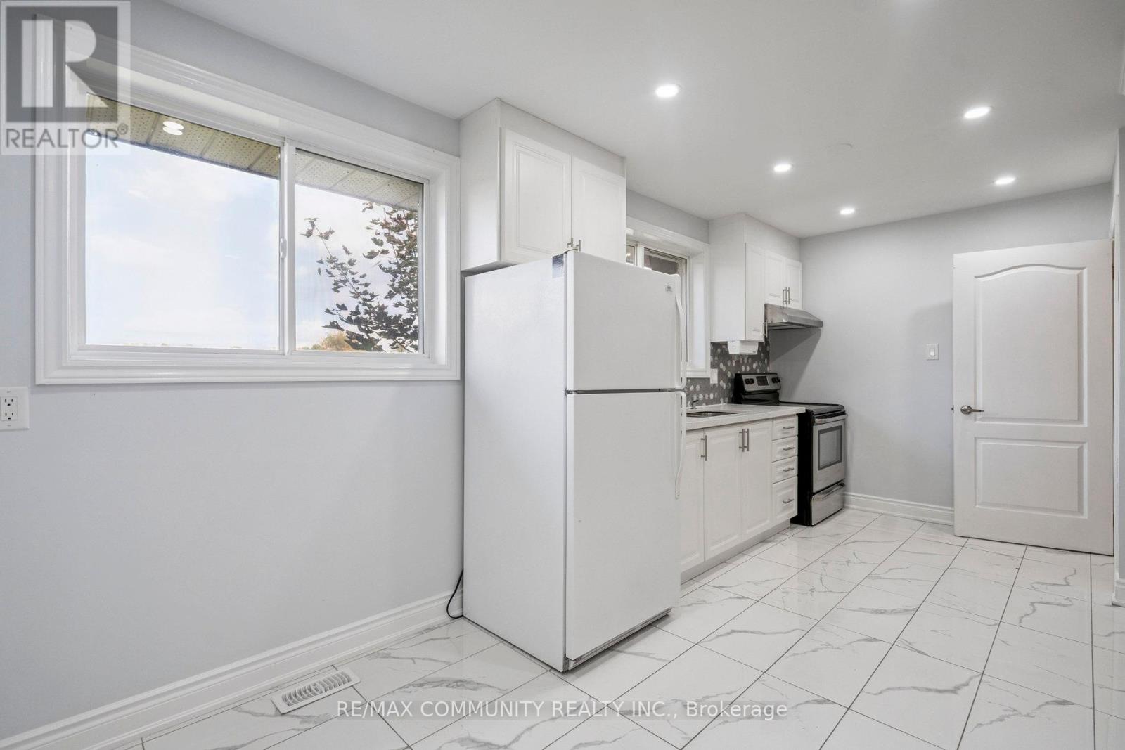 1718 Hwy 6, Hamilton, Ontario  L8N 2Z7 - Photo 12 - X12452447