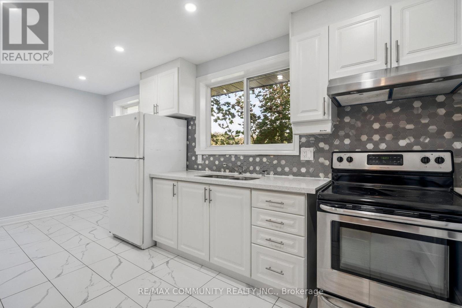 1718 Hwy 6, Hamilton, Ontario  L8N 2Z7 - Photo 13 - X12452447