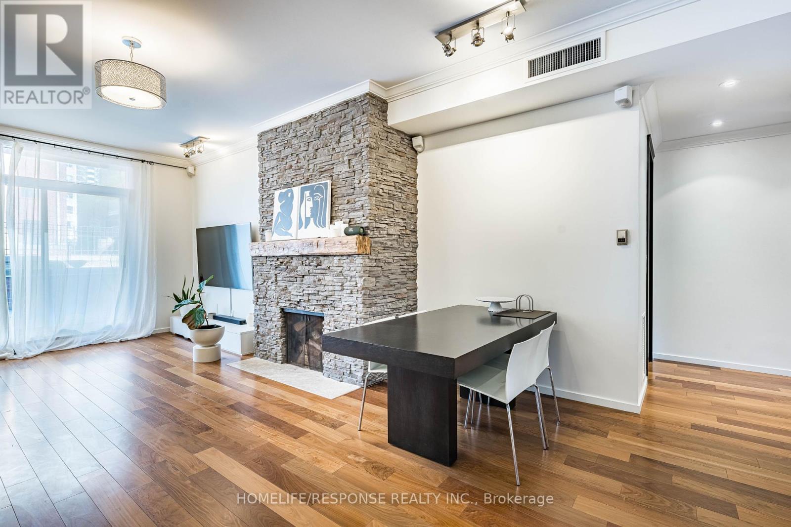 24 Irwin Avenue, Toronto, Ontario  M4Y 1L2 - Photo 11 - C12452607