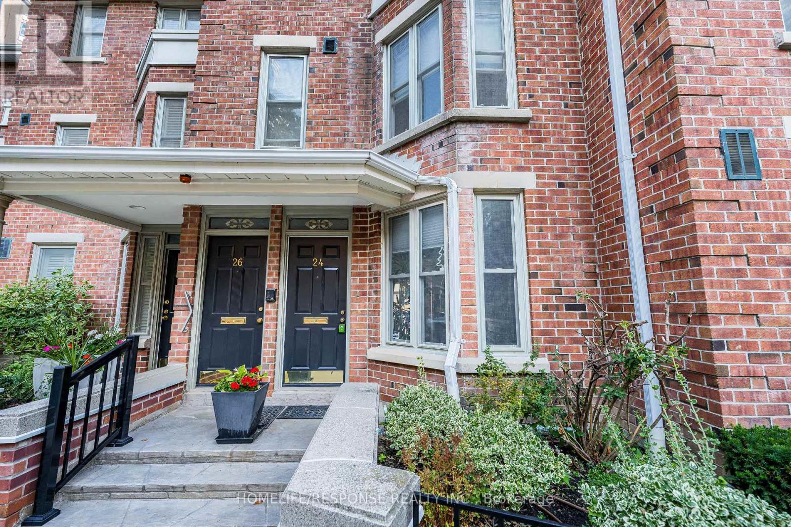 24 Irwin Avenue, Toronto, Ontario  M4Y 1L2 - Photo 2 - C12452607