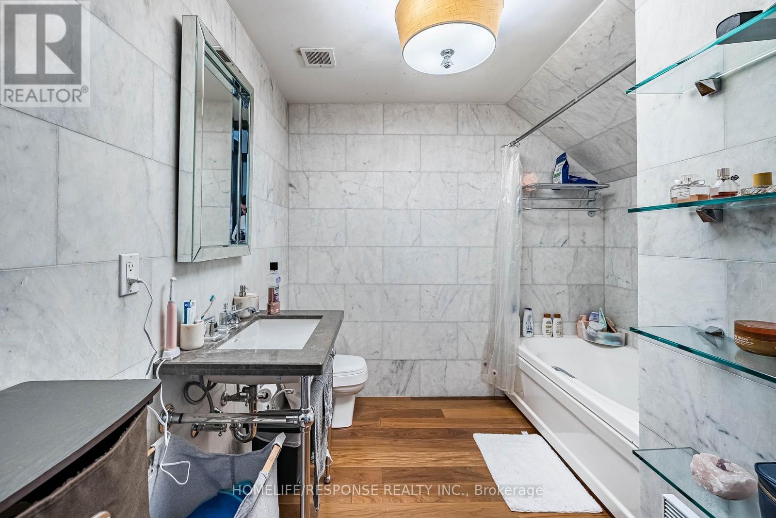 24 Irwin Avenue, Toronto, Ontario  M4Y 1L2 - Photo 25 - C12452607