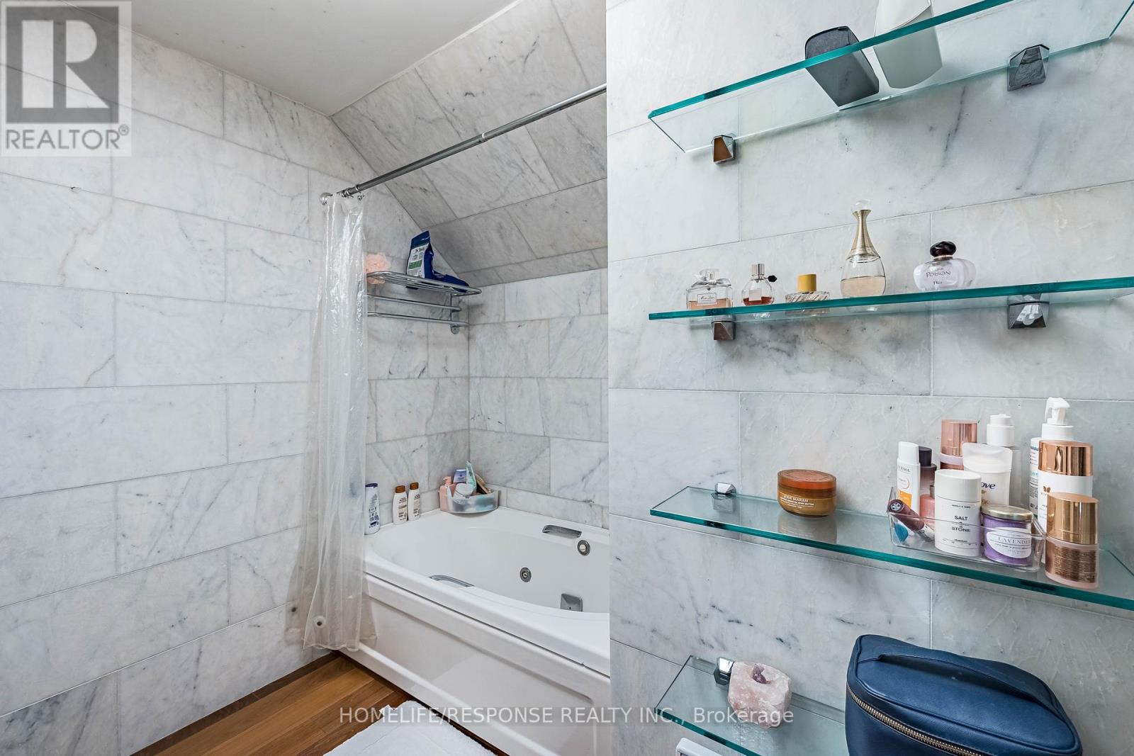 24 Irwin Avenue, Toronto, Ontario  M4Y 1L2 - Photo 26 - C12452607