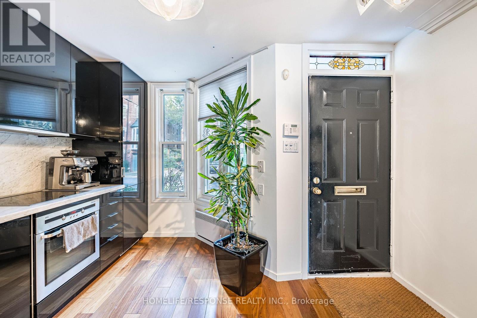 24 Irwin Avenue, Toronto, Ontario  M4Y 1L2 - Photo 3 - C12452607