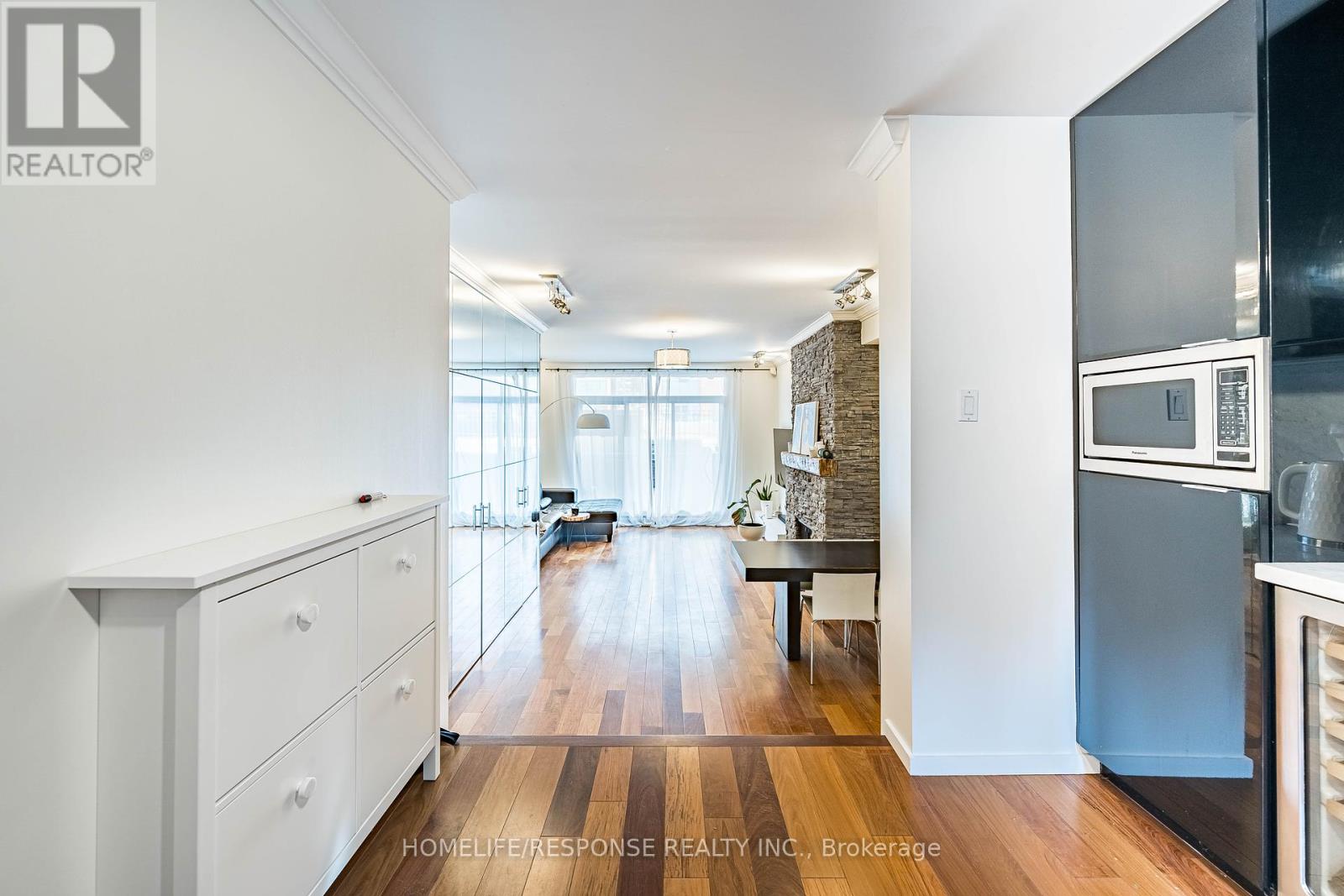 24 Irwin Avenue, Toronto, Ontario  M4Y 1L2 - Photo 4 - C12452607