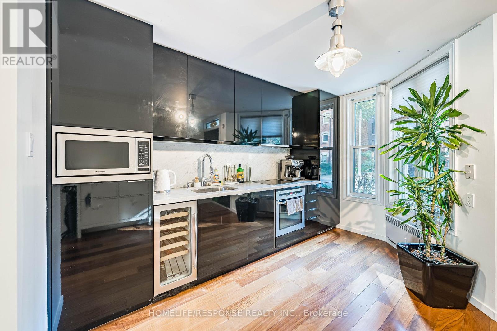 24 Irwin Avenue, Toronto, Ontario  M4Y 1L2 - Photo 6 - C12452607