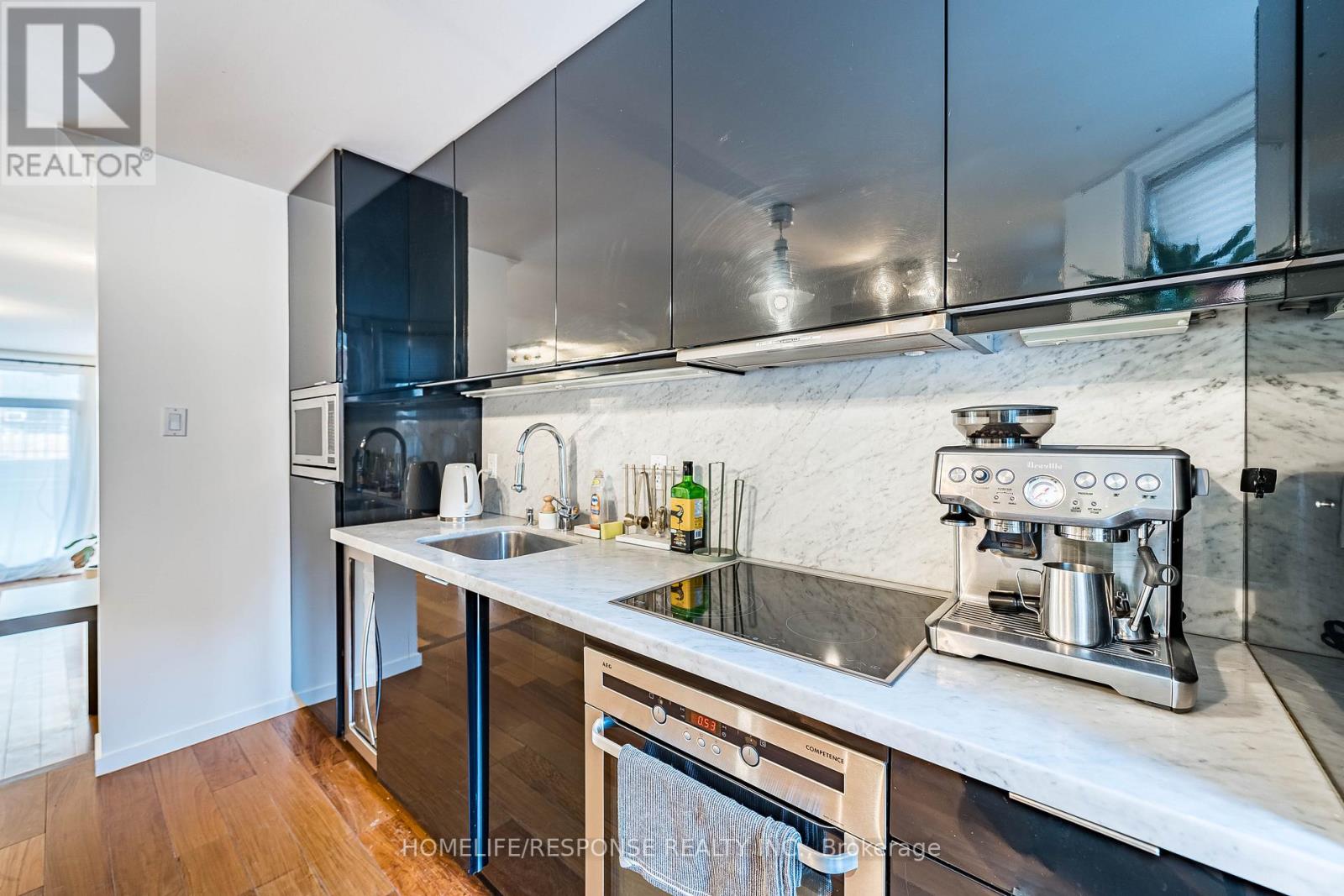 24 Irwin Avenue, Toronto, Ontario  M4Y 1L2 - Photo 7 - C12452607
