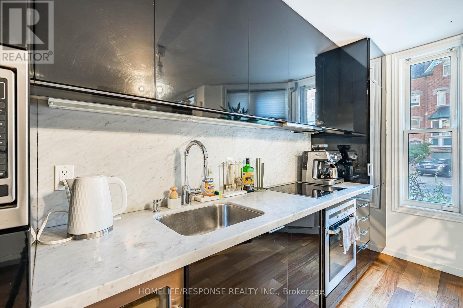 24 Irwin Avenue, Toronto, Ontario  M4Y 1L2 - Photo 9 - C12452607