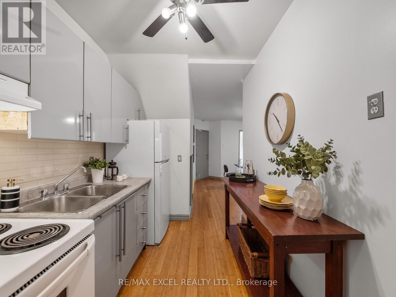 Main - 137 Gerrard Street E, Toronto, Ontario  M5A 2E3 - Photo 11 - C12452632