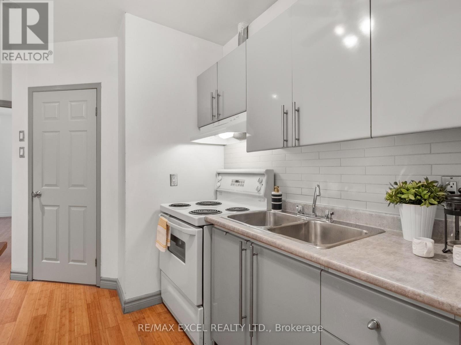 Main - 137 Gerrard Street E, Toronto, Ontario  M5A 2E3 - Photo 8 - C12452632