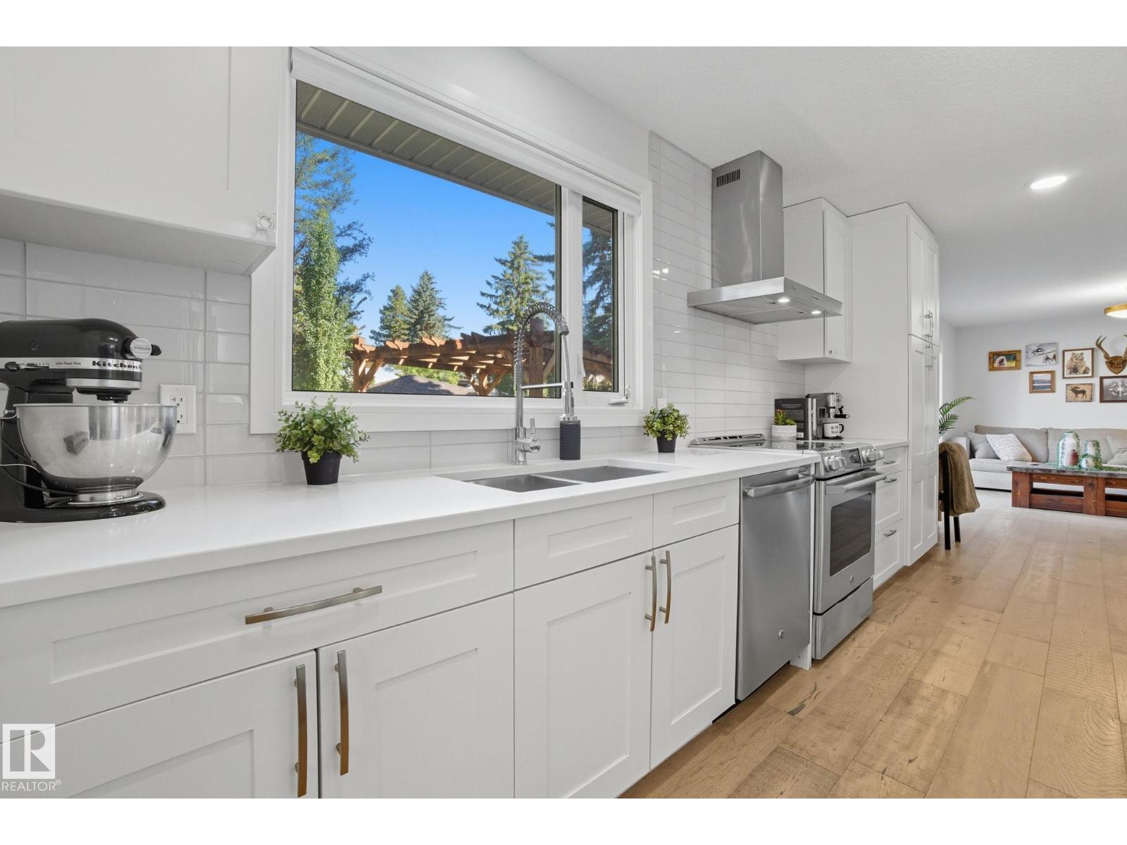 Property at 12436 LANSDOWNE DR NW image 3