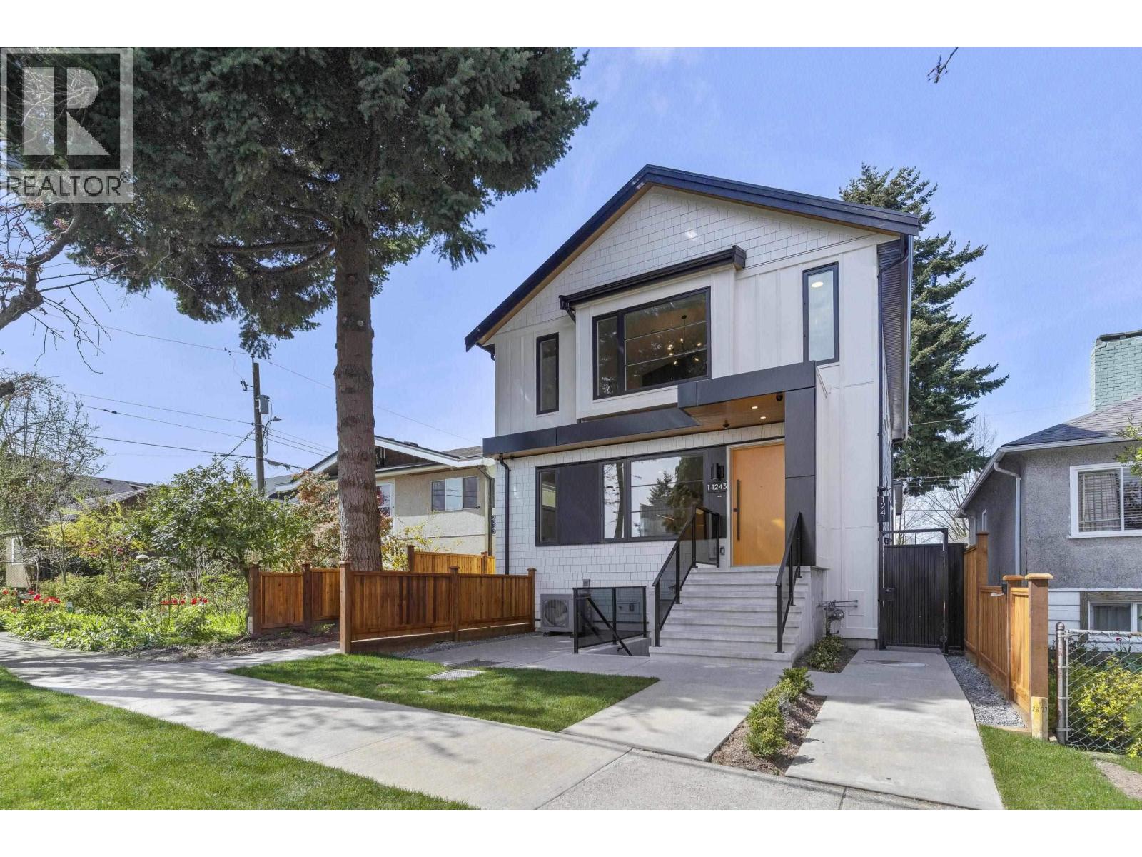 2 1243 Nootka Street, Vancouver, British Columbia  V5K 4E6 - Photo 2 - R3056708