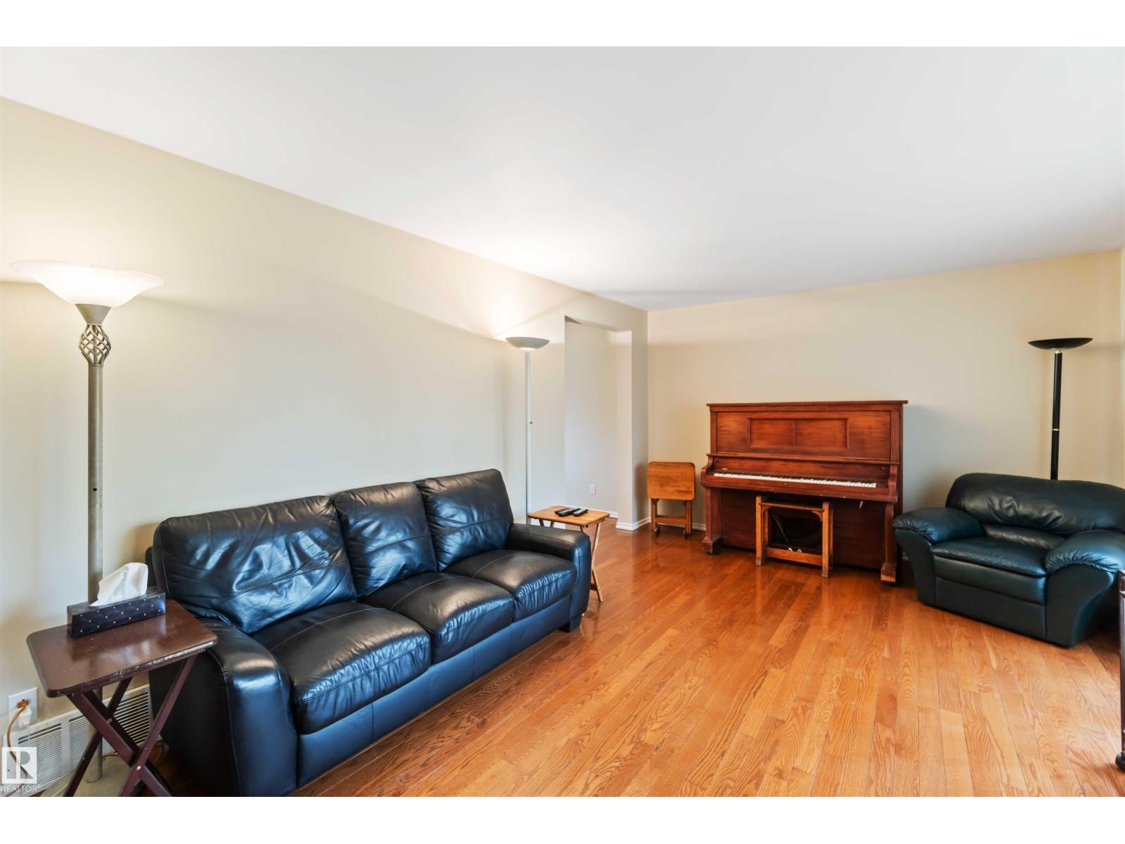 9000 168 St Nw, Edmonton, Alberta  T5R 2V5 - Photo 11 - E4461357