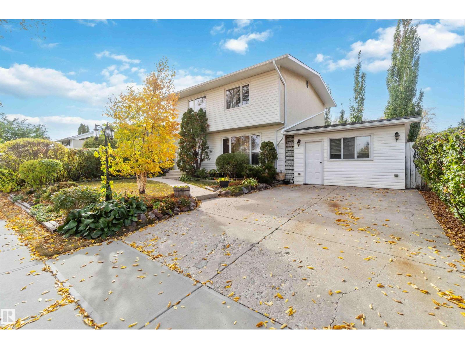 9000 168 St Nw, Edmonton, Alberta  T5R 2V5 - Photo 2 - E4461357