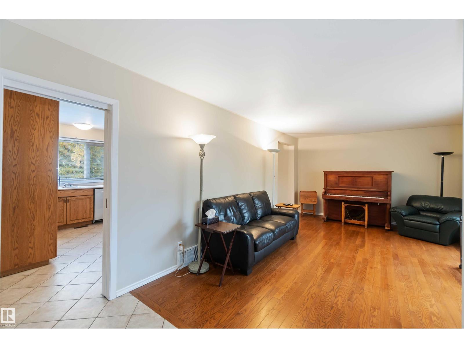9000 168 St Nw, Edmonton, Alberta  T5R 2V5 - Photo 8 - E4461357