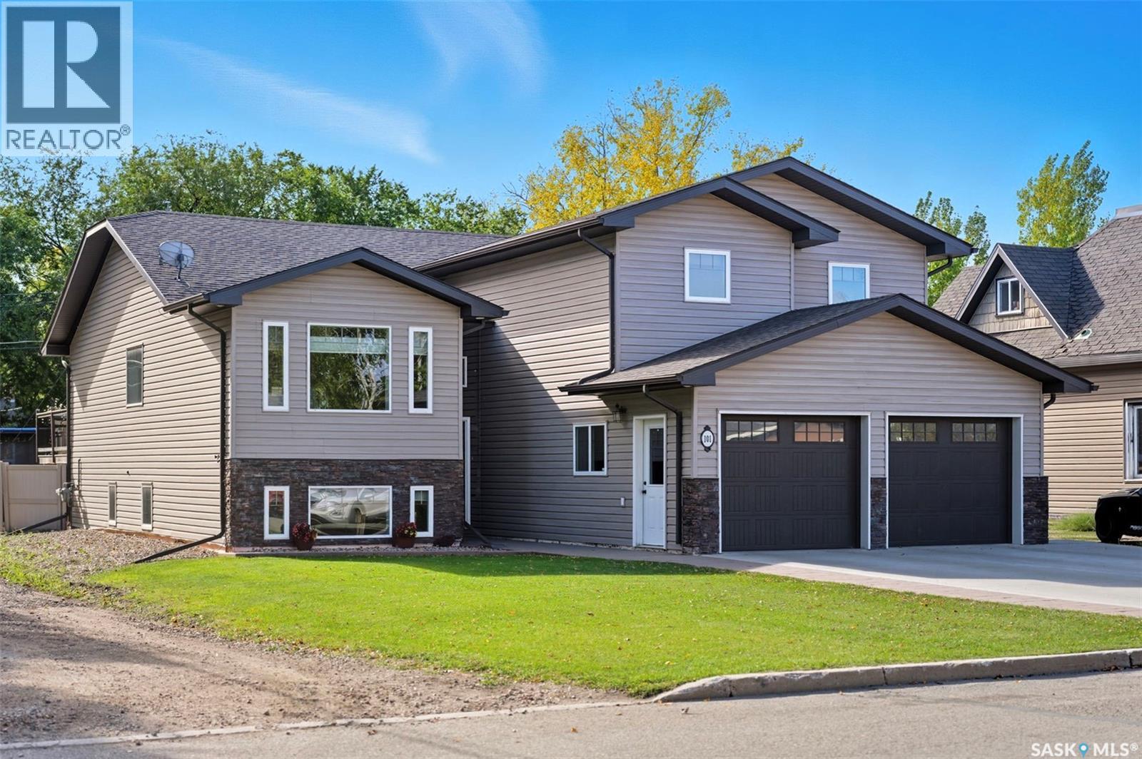 101 6th Avenue W, Watrous, Saskatchewan  S0K 4T0 - Photo 2 - SK020427
