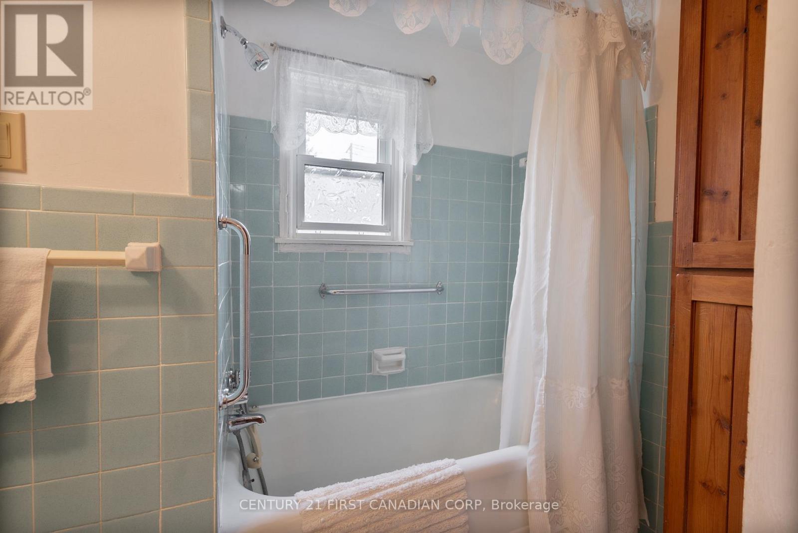 Photo 20 of 30 for 25 Langarth Street W