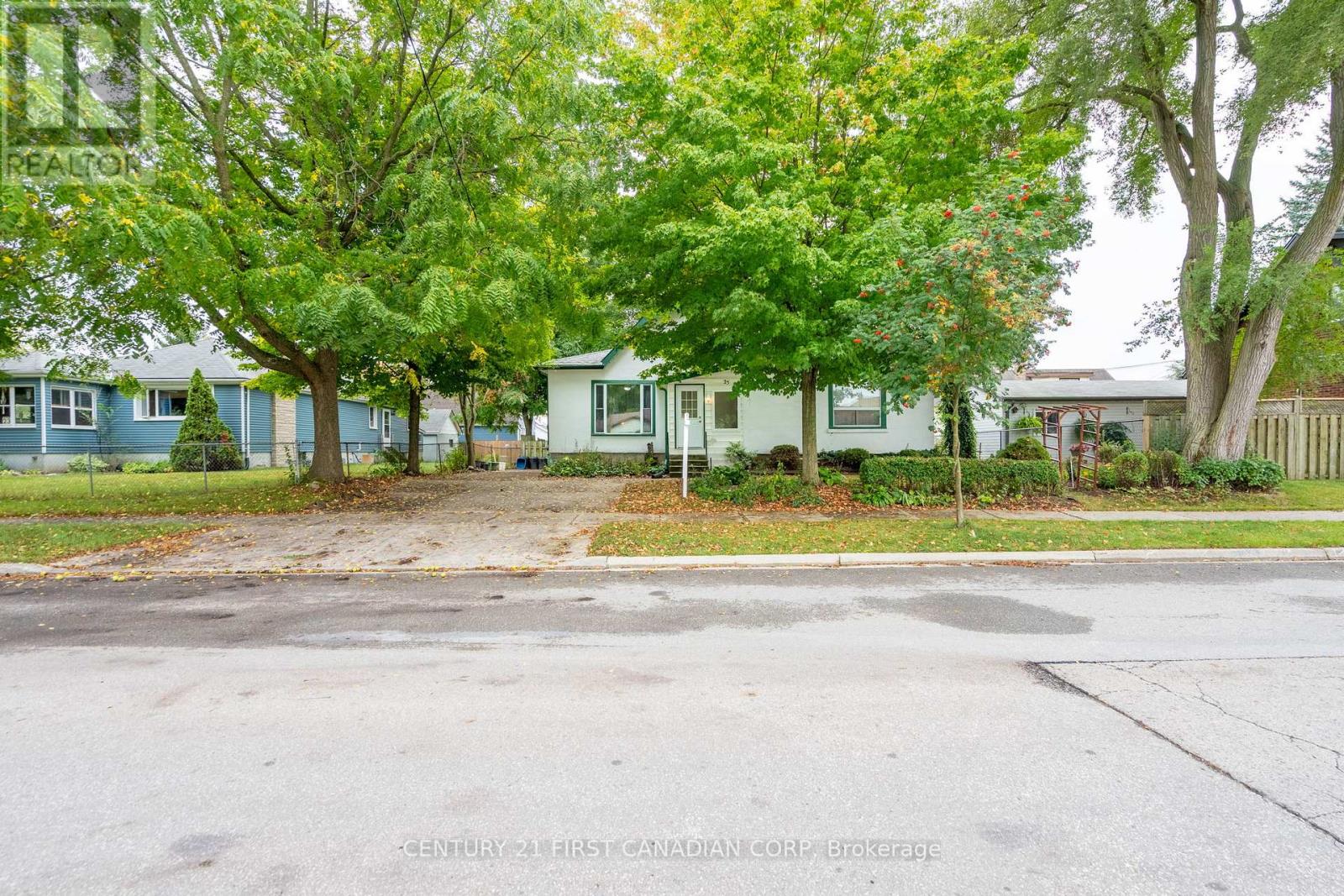 25 Langarth Street W, London South, Ontario  N6J 1P1 - Photo 3 - X12423795