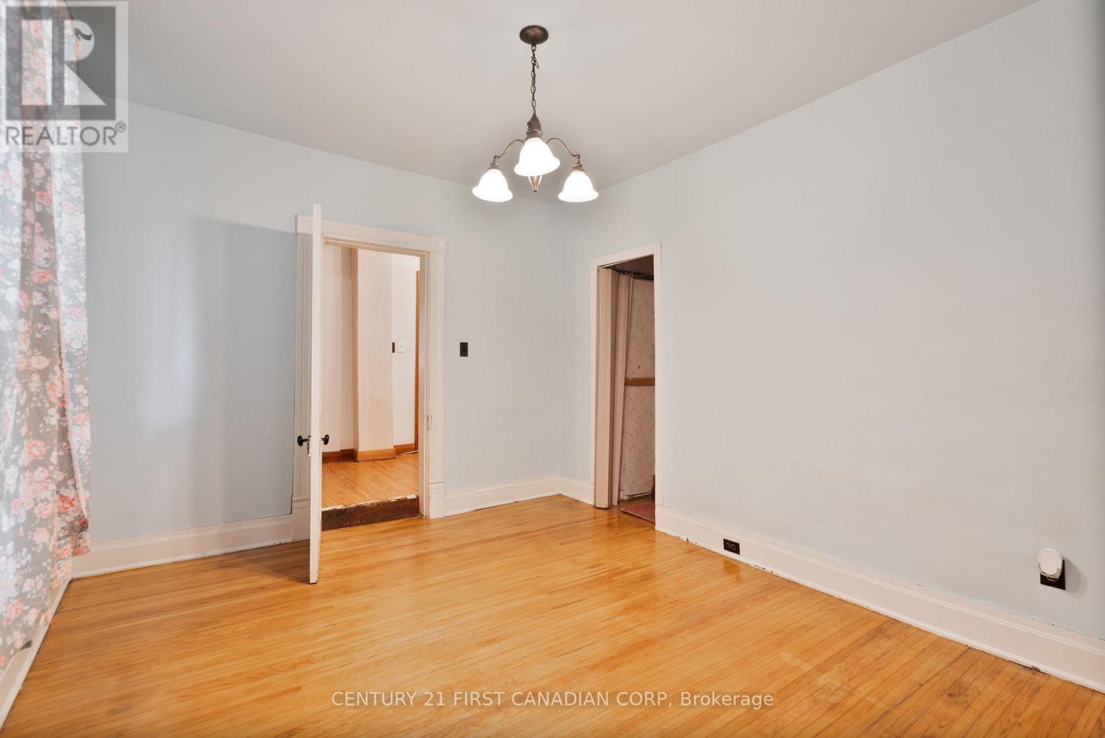 25 Langarth Street W, London South, Ontario  N6J 1P1 - Photo 8 - X12423795
