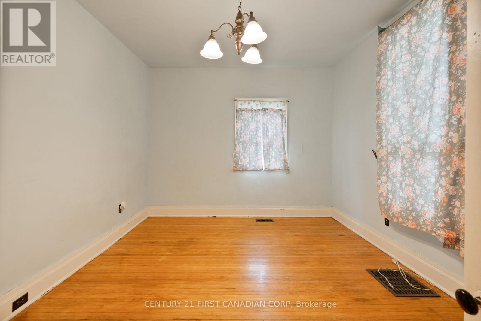 25 Langarth Street W, London South, Ontario  N6J 1P1 - Photo 7 - X12423795