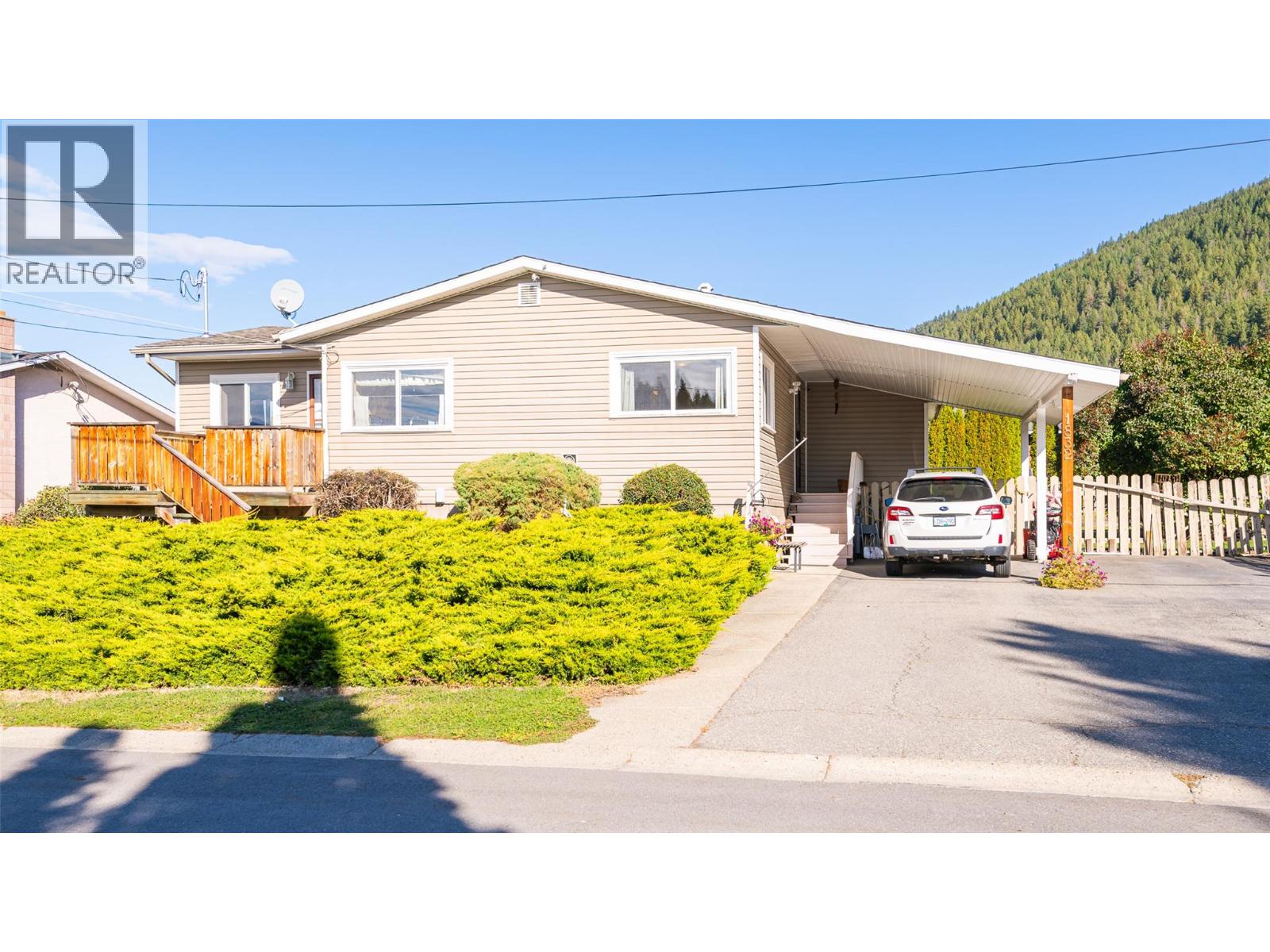 1832 Hurl Street, Creston, British Columbia  V0B 1G5 - Photo 2 - 10365402