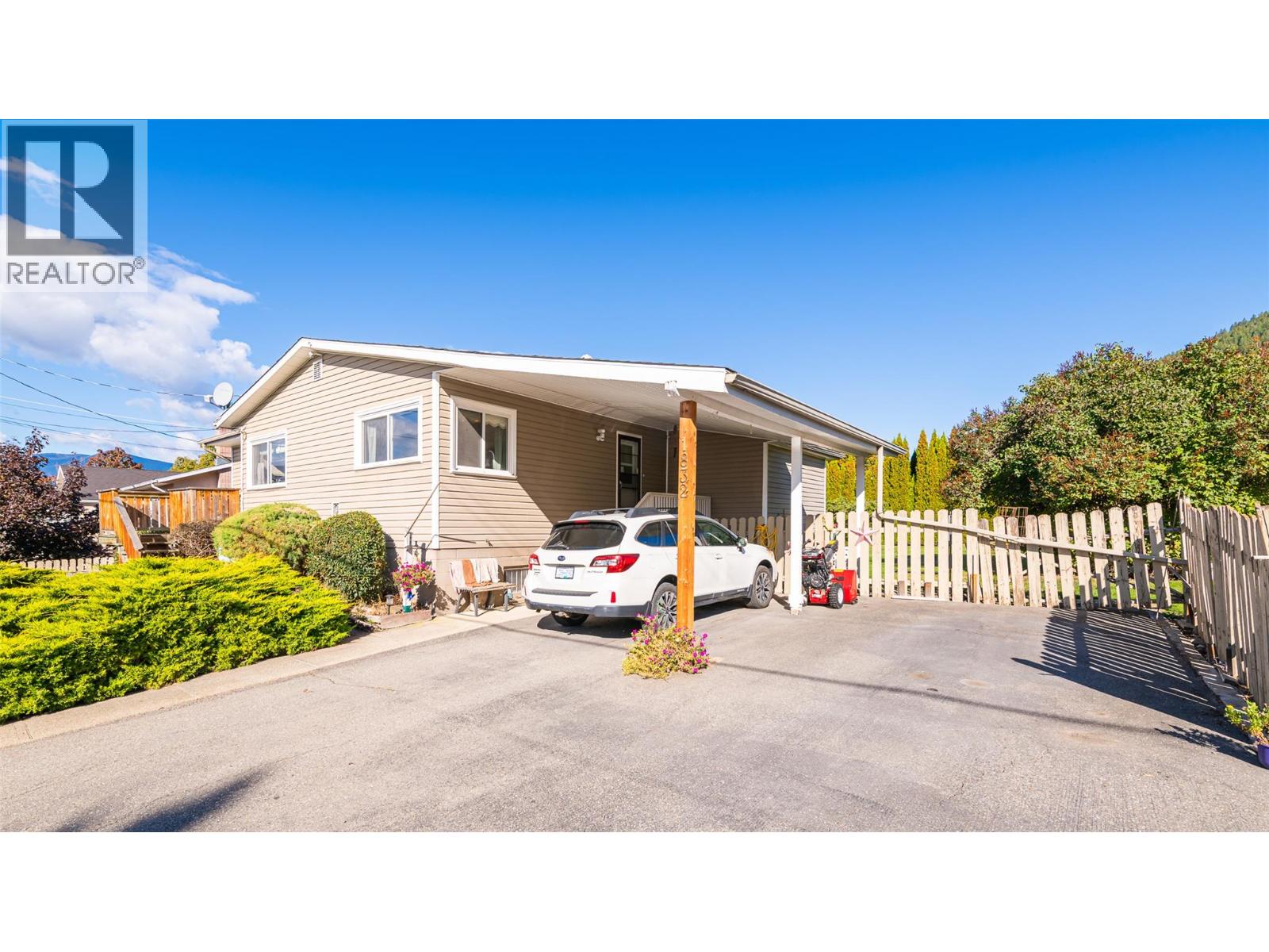 1832 Hurl Street, Creston, British Columbia  V0B 1G5 - Photo 3 - 10365402
