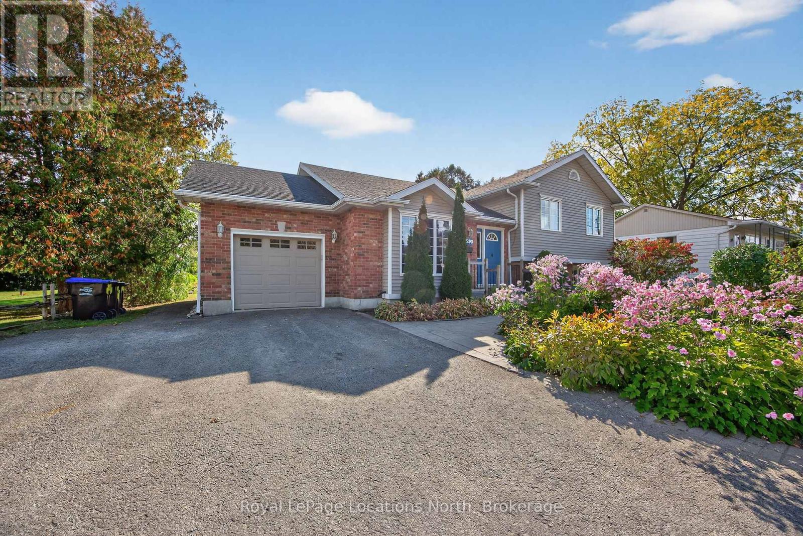 390 Sixth Street, Collingwood, Ontario  L9Y 1Z7 - Photo 2 - S12452639