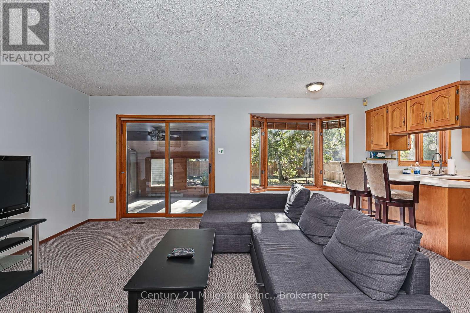 213 Jane Street, Clearview, Ontario  L0M 1S0 - Photo 13 - S12452697