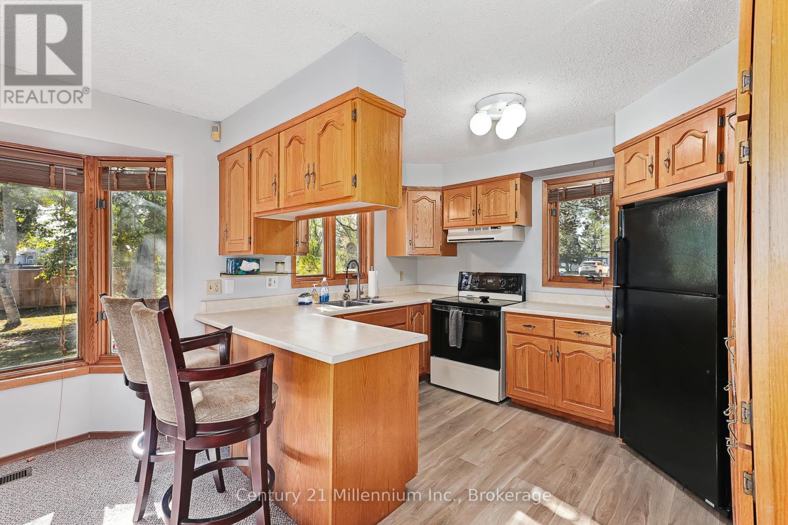213 Jane Street, Clearview, Ontario  L0M 1S0 - Photo 17 - S12452697