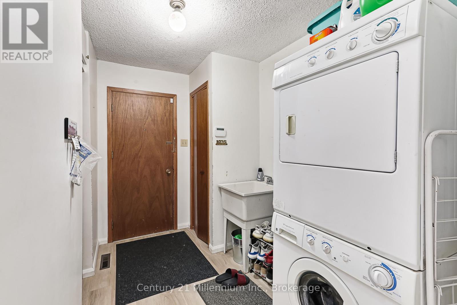 213 Jane Street, Clearview, Ontario  L0M 1S0 - Photo 23 - S12452697