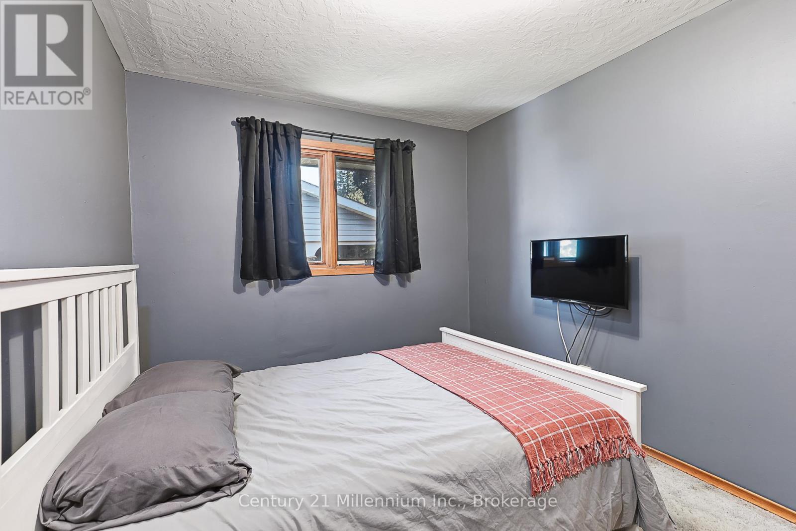 213 Jane Street, Clearview, Ontario  L0M 1S0 - Photo 25 - S12452697