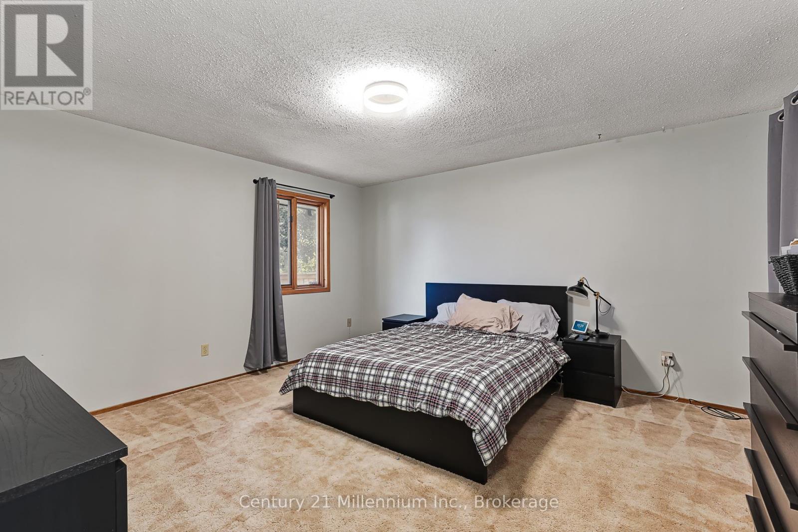 213 Jane Street, Clearview, Ontario  L0M 1S0 - Photo 30 - S12452697