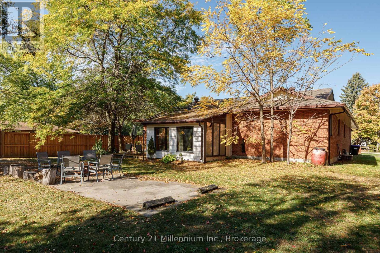 213 Jane Street, Clearview, Ontario  L0M 1S0 - Photo 39 - S12452697