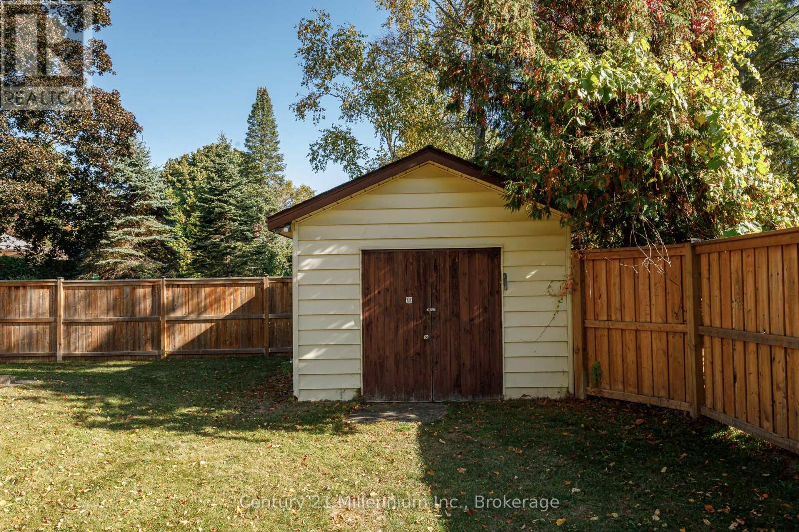 213 Jane Street, Clearview, Ontario  L0M 1S0 - Photo 41 - S12452697